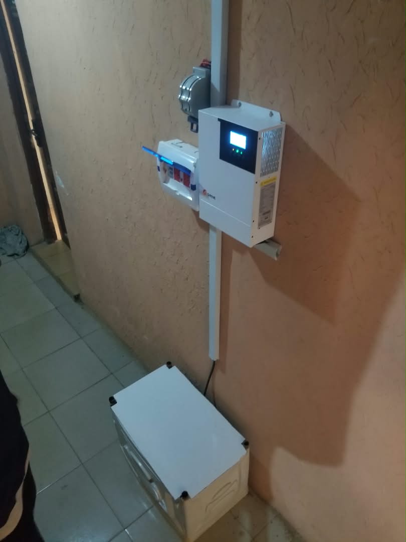 1.5kw inverter solution with 1.7kw solar and 12v 300Ah lithium ion battery